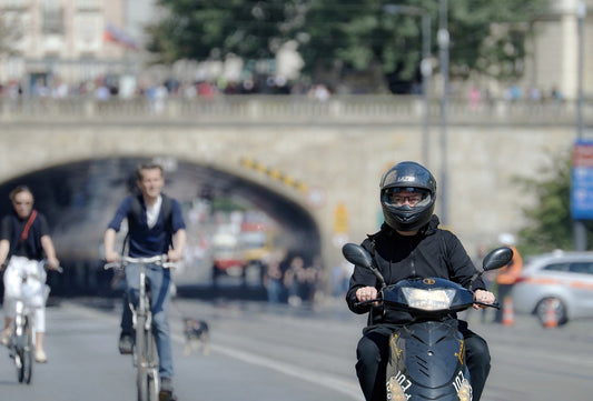 Améliorer les relations entre cyclistes, automobilistes et piétons.